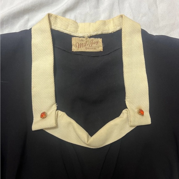 Vintage 1940s dress with rhinestones - Picture 8 of 9